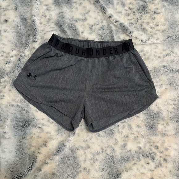 Under Armour Pants - Size small Under Armor shorts